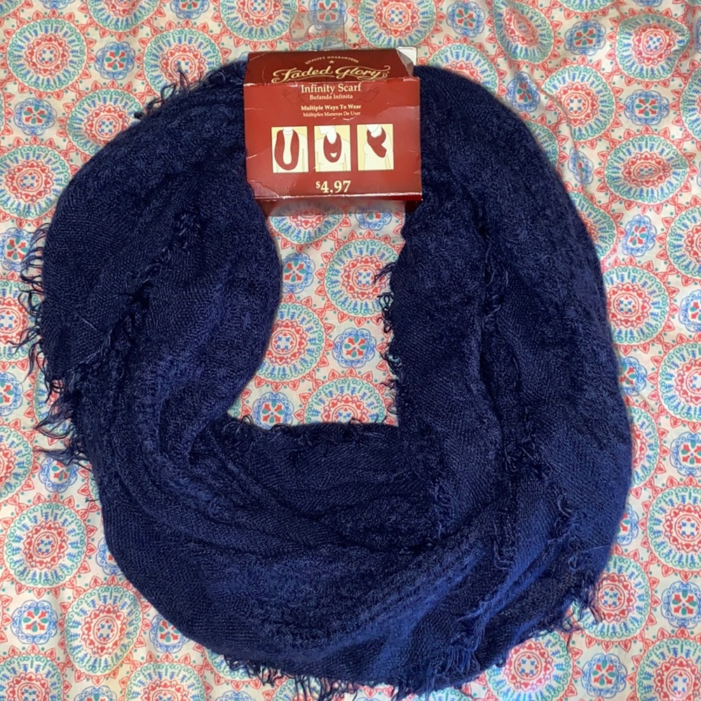 This is a lofty infinity scarf with multiple ways to wear it.